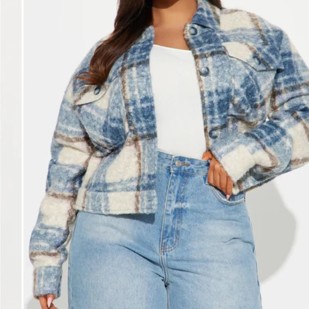 🔥Plaid Blue and White Women's Jacket- Actual color is the first 4 photos. - Picture 2 of 5